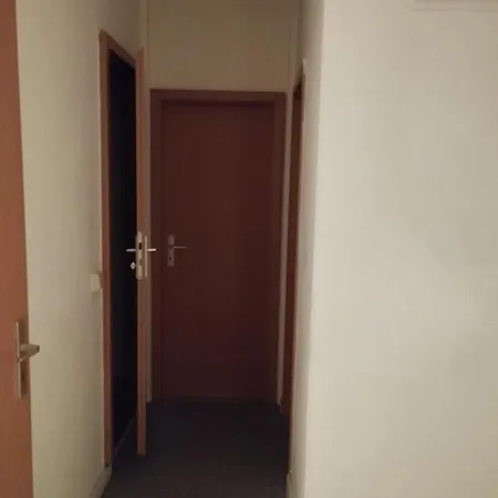 A Cosy And Bright With Good Lighting *