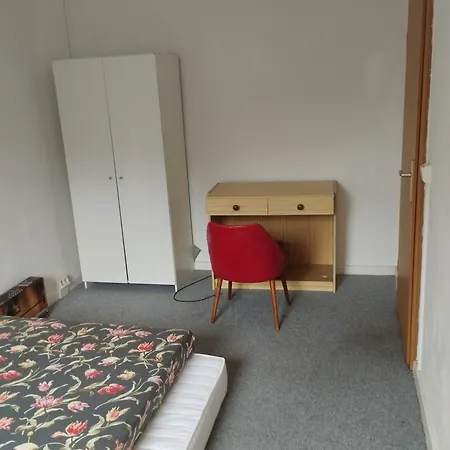 A Cosy And Bright With Good Lighting 民宿